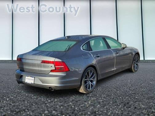 2018 Volvo S90 T5 Momentum