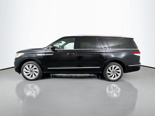 Infinite Black Metallic Clearcoat 2024 Lincoln Navigator Premiere