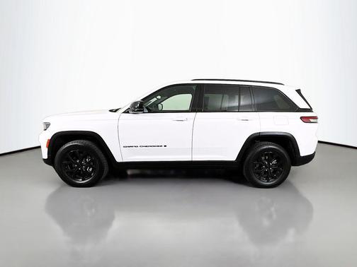 Bright White Clearcoat 2024 Jeep Grand Cherokee Altitude