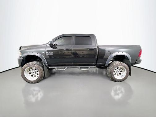 Brilliant Black Crystal Pearlcoat 2018 RAM 2500 Laramie Crew Cab 4x4 6'4' Box
