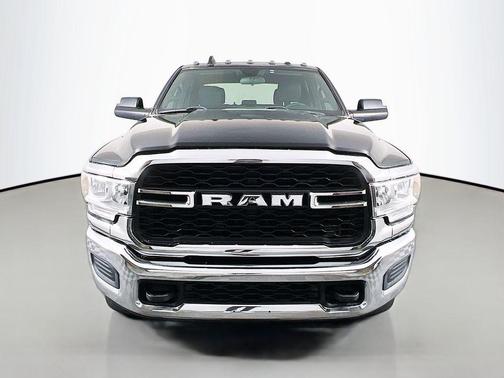 2022 RAM 3500 Tradesman Crew Cab 4x4 8' Box