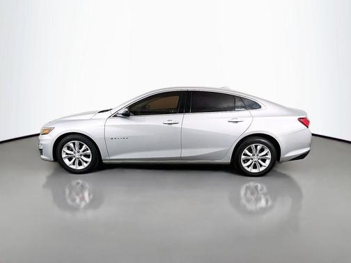 Silver Ice Metallic 2019 Chevrolet Malibu LT