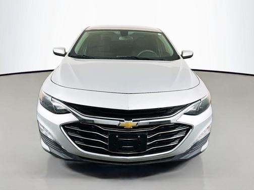 Silver Ice Metallic 2019 Chevrolet Malibu LT