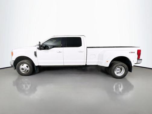 Oxford White 2019 Ford F-350 Lariat