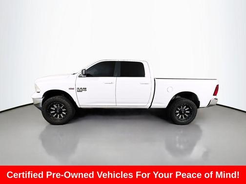 Bright White Clearcoat 2019 RAM 1500 SLT