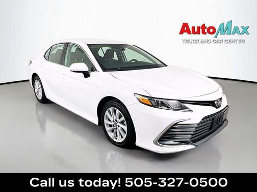 Ice 2023 Toyota Camry LE
