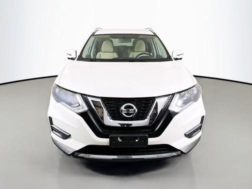 Pearl White 2017 Nissan Rogue SV