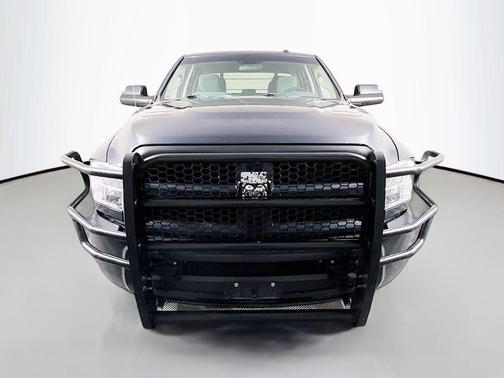 2017 RAM 3500 Tradesman Crew Cab 4x4 6'4' Box