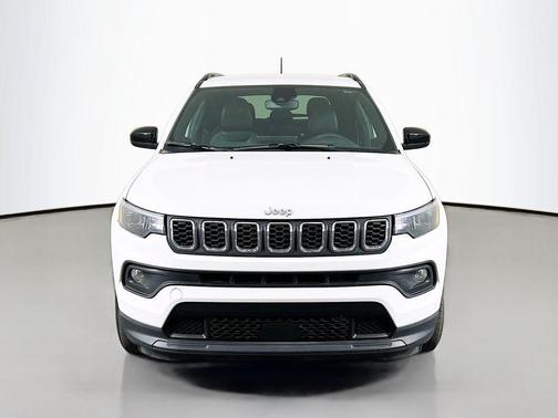 Bright White Clearcoat 2024 Jeep Compass Latitude