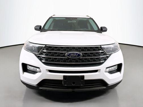 Oxford White 2023 Ford Explorer XLT