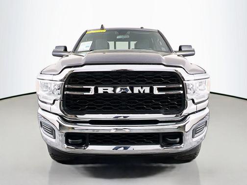 2022 RAM 2500 Tradesman Crew Cab 4x4 6'4' Box