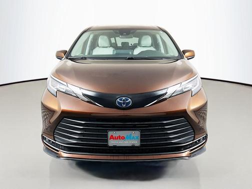 2021 Toyota Sienna LE