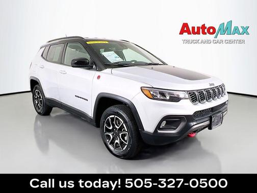 Silver Zynith Metallic Clearcoat 2025 Jeep Compass Trailhawk