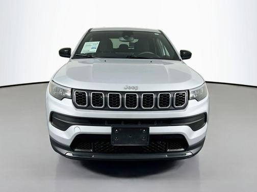 Silver Zynith Metallic Clearcoat 2024 Jeep Compass Sport