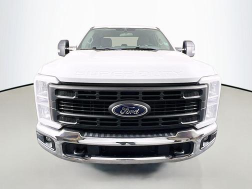 Oxford White 2023 Ford F-250 XL