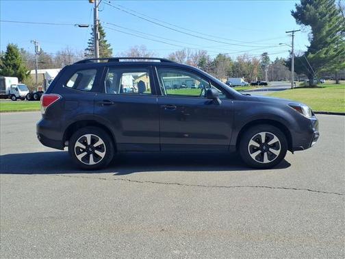 Crystal Black Silica 2018 Subaru Forester 2.5i