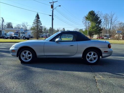 1999 Mazda MX-5 Miata Base