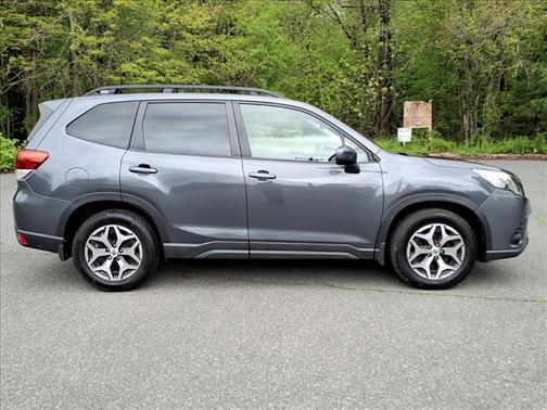 Magnetite Gray Metallic 2022 Subaru Forester Premium