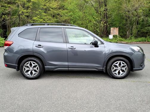 Magnetite Gray Metallic 2022 Subaru Forester Premium
