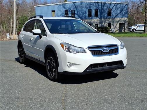 Crystal White Pearl 2015 Subaru XV Crosstrek 2.0i Limited