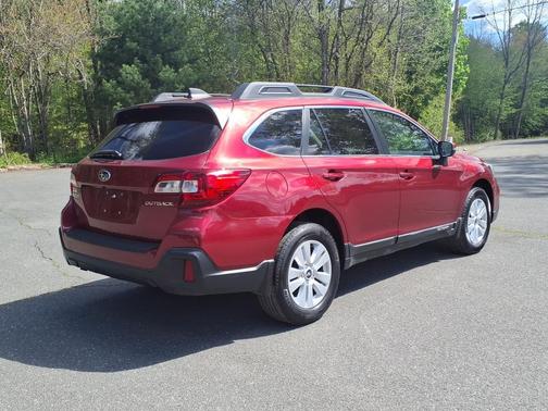 Crimson Red Pearl 2018 Subaru Outback 2.5i Premium