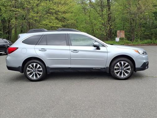 Ice Silver Metallic 2016 Subaru Outback 2.5i Limited