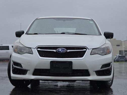 White 2016 Subaru Impreza 2.0i