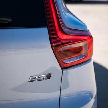 2025 Volvo XC40 B5 Plus Dark Theme