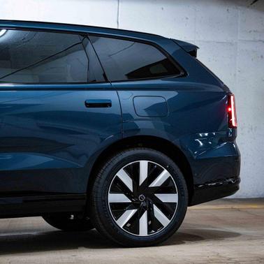 2025 Volvo EX90 Twin Motor Performance Plus