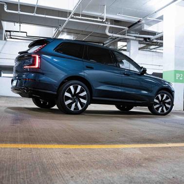 2025 Volvo EX90 Twin Motor Performance Plus