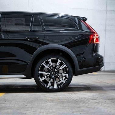 2025 Volvo V60 Cross Country B5 Ultra