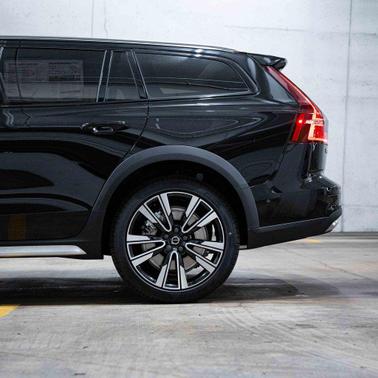 2025 Volvo V60 Cross Country B5 Ultra
