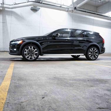 2025 Volvo V60 Cross Country B5 Ultra