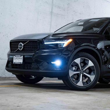 2026 Volvo XC40 B5 Plus
