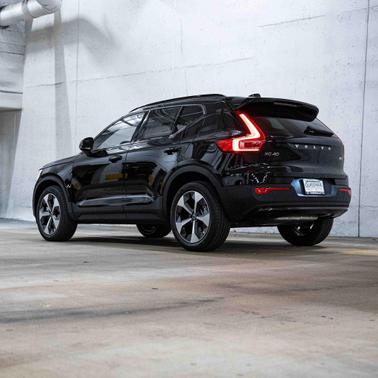 2026 Volvo XC40 B5 Plus