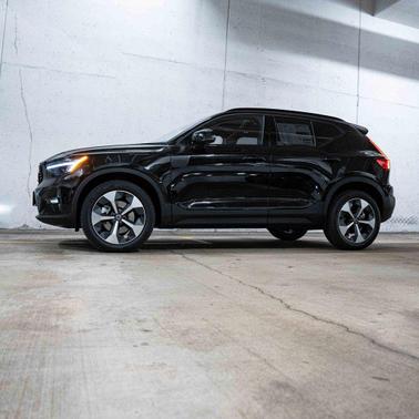 2026 Volvo XC40 B5 Plus