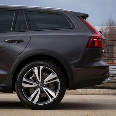 2025 Volvo V60 Cross Country Plus, B5 AWD Gas (mild hybrid)