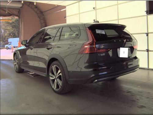 2025 Volvo V60 Cross Country Plus, B5 AWD Gas (mild hybrid)