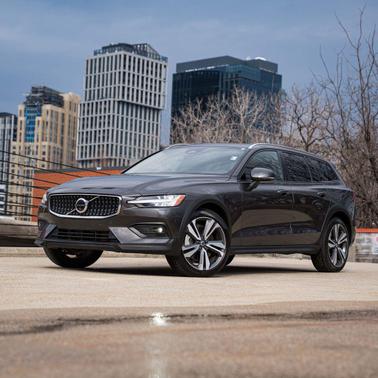 2025 Volvo V60 Cross Country Plus, B5 AWD Gas (mild hybrid)