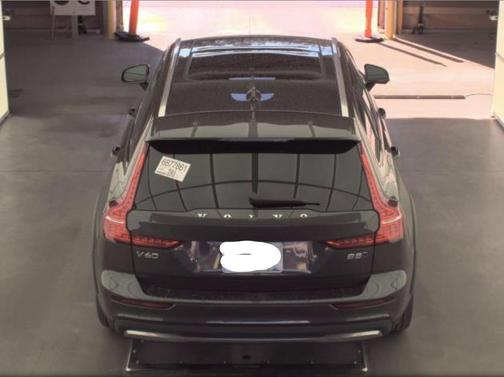 2025 Volvo V60 Cross Country Plus, B5 AWD Gas (mild hybrid)