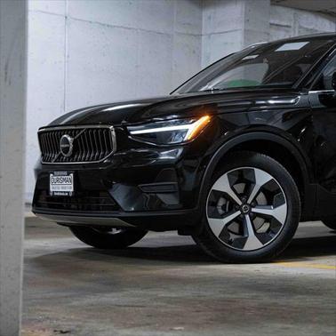 2025 Volvo XC40 B5 Core Bright Theme