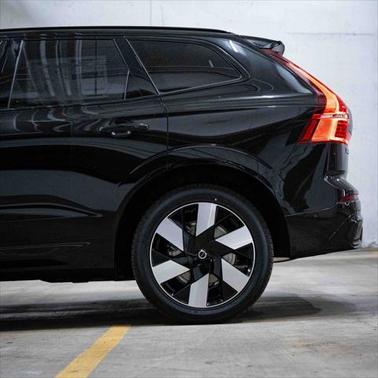 2025 Volvo XC60 Plug-In Hybrid T8 Plus