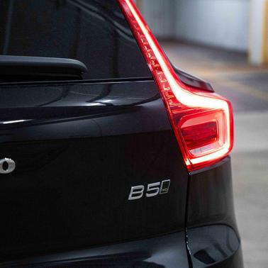 Onyx Black 2026 Volvo XC40 Core, B5 AWD Gas (mild hybrid), Dark