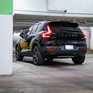 Onyx Black 2026 Volvo XC40 Core, B5 AWD Gas (mild hybrid), Dark