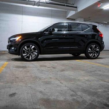 2025 Volvo XC40 B5 Ultra Bright Theme