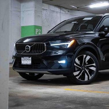 2025 Volvo XC40 B5 Ultra Bright Theme