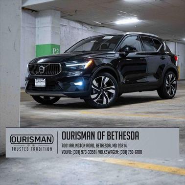 2025 Volvo XC40 B5 Ultra Bright Theme