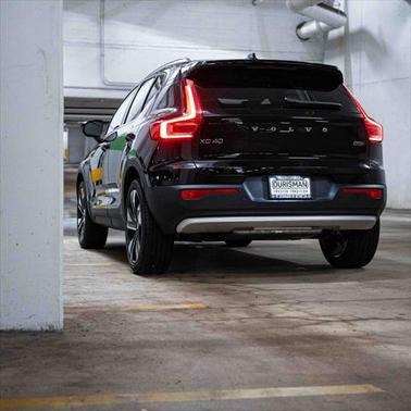 2025 Volvo XC40 B5 Ultra Bright Theme