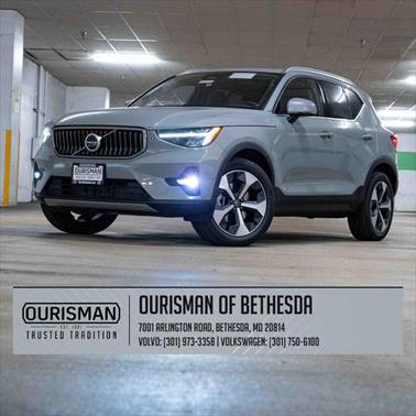 2025 Volvo XC40 B5 Plus Bright Theme