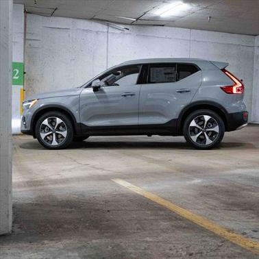 2025 Volvo XC40 B5 Plus Bright Theme
